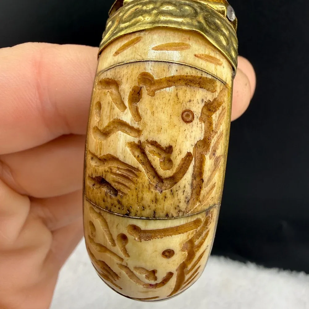 Vintage Hand Carved Bangle Cream Gold Tone Ornate Hinge Pin Closure 7
